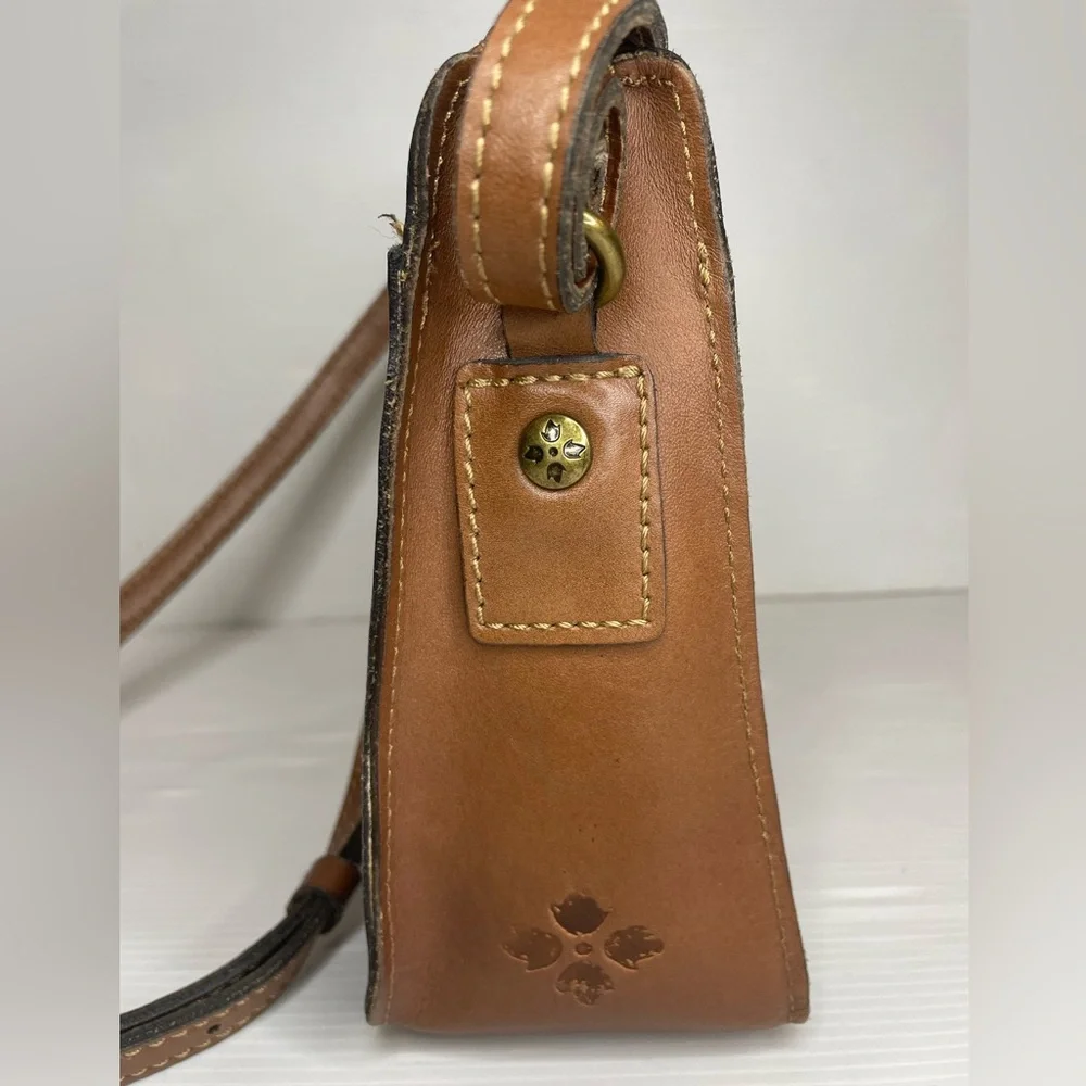 Patricia Nash Poppy Floral Bird Leather Map Crossbody - Picture 4 of 13